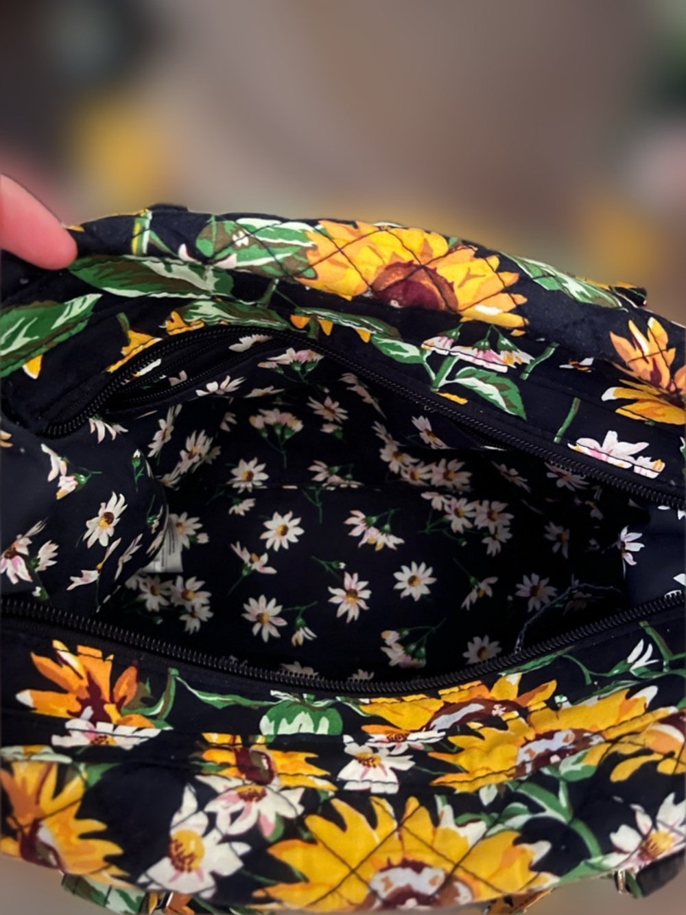 Vera Bradley Black Sunflower Quilted Crossbody with Card Holder-Retired Pattern🌻 - Picture 5 of 9